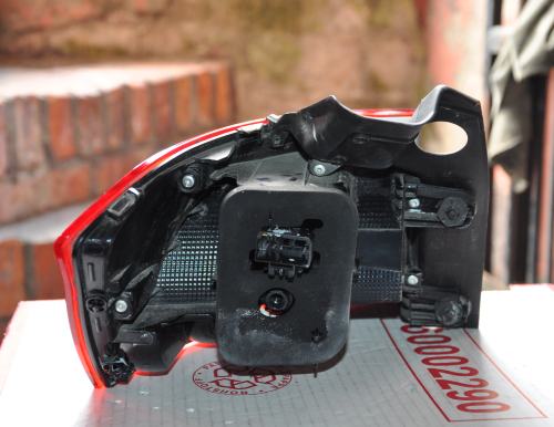 Volkswagen - Passat - Kombi - (2014-) - Oświetlenie / Lampa tylna  prawa