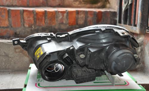 Volkswagen - Polo - 3 drzwi - (2001 - 2005) - Oświetlenie / Lampa przednia prawa