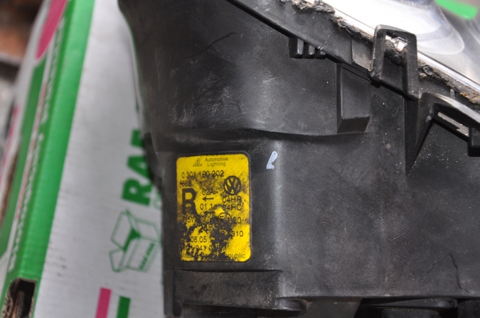 Volkswagen - Polo - 3 drzwi - (2001 - 2005) - Oświetlenie / Lampa przednia prawa