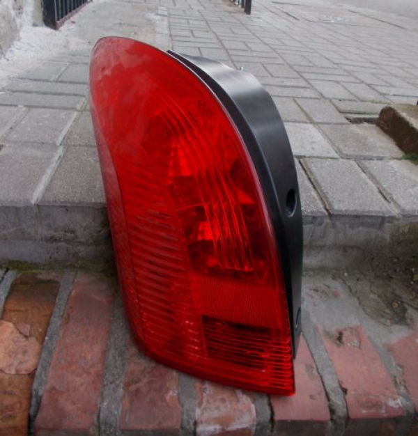 Peugeot - 208 - 5 drzwi - (2015-) - Oświetlenie / Lampa tylna lewa