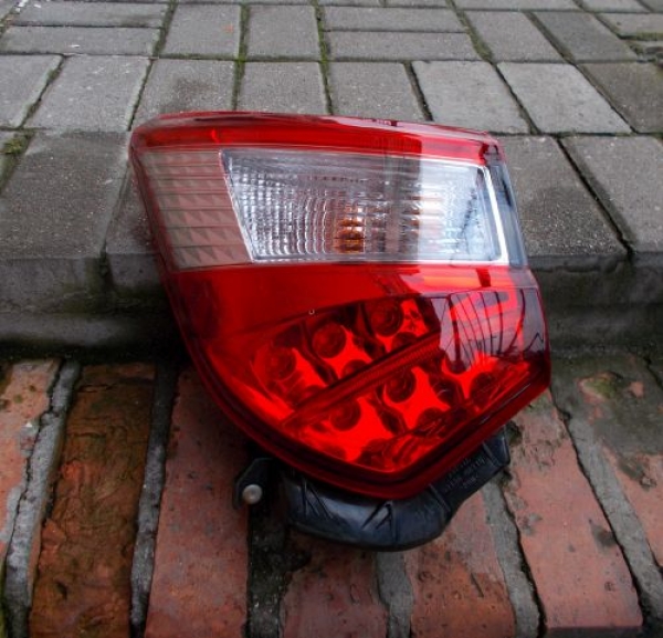 Toyota - Yaris - 5 drzwi - (2017-)  - Oświetlenie / Lampa tylna lewa