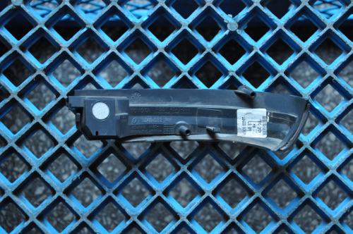 Toyota - Avensis - Kombi - (2012 - 2015) - Lusterka / Kierunkowskaz w lusterku prawy