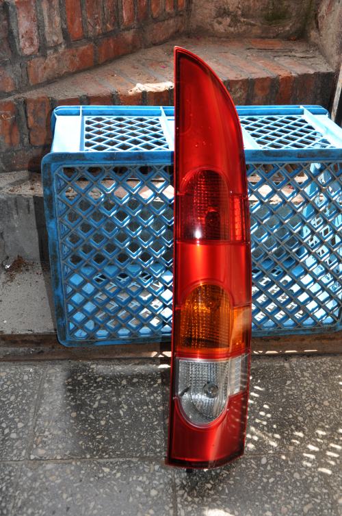 Renault - Kangoo - (2005 - 2008) - Oświetlenie / Lampa tylna  prawa