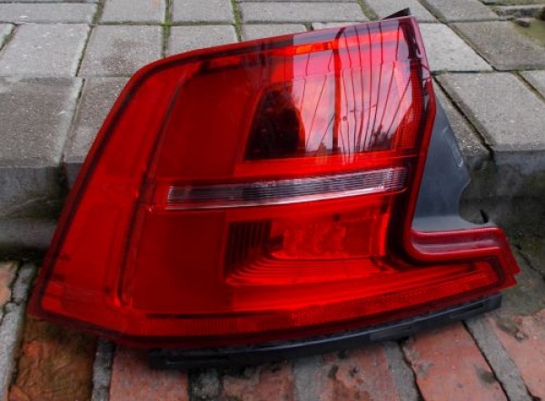 Volvo - S 90 - (2016-) - Oświetlenie / Lampa tylna lewa