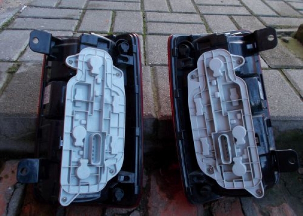 Volkswagen - Caddy - Osob./Tow.- (2010-) - Oświetlenie / Lampa tylna lewa