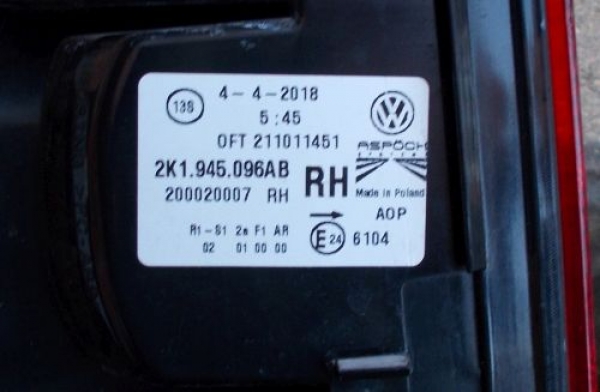 Volkswagen - Caddy - Osob./Tow.- (2010-) - Oświetlenie / Lampa tylna  prawa