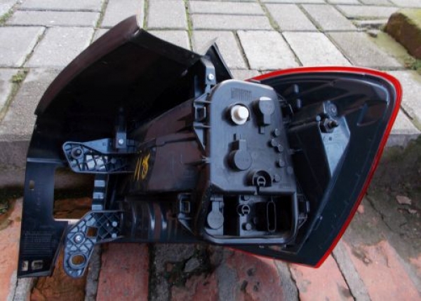 BMW - Seria 1 - F21 - 5 drzwi - (2015-) - Oświetlenie / Lampa tylna lewa