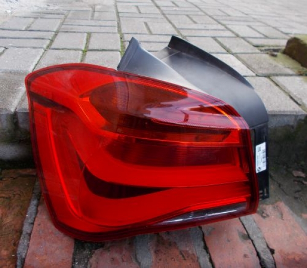 BMW - Seria 1 - F21 - 5 drzwi - (2015-) - Oświetlenie / Lampa tylna lewa