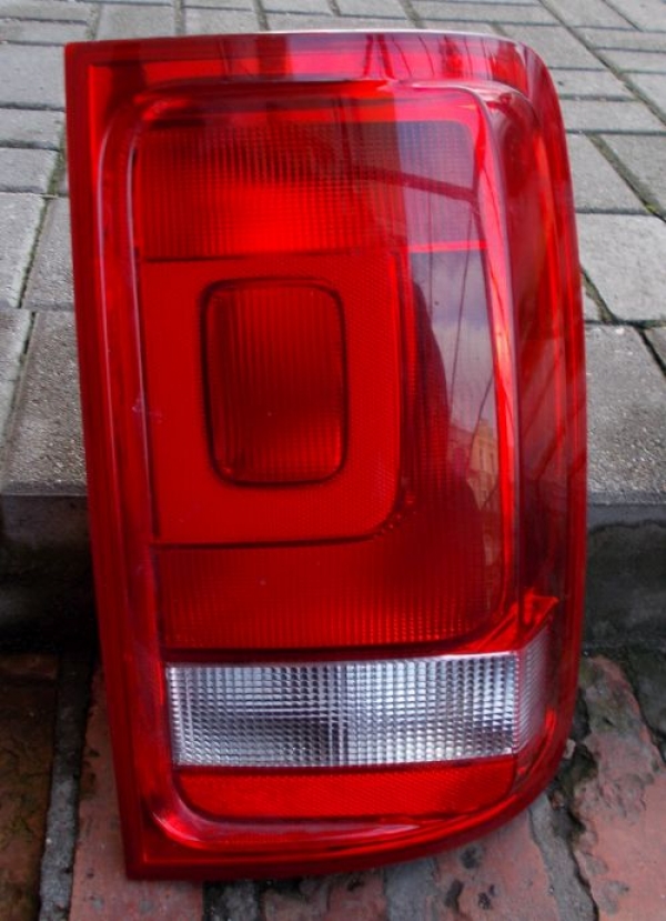 Volkswagen - Amarok - (2010-) - Oświetlenie / Lampa tylna lewa