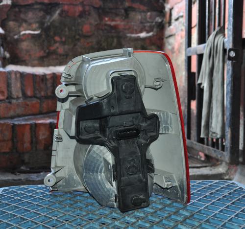 Volkswagen - Touran - (2003 - 2006) - Oświetlenie / Lampa tylna lewa