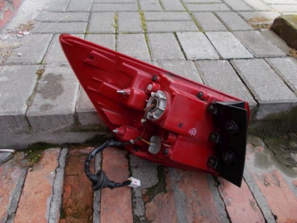 Kia - Cee´d - Kombi - (2012-) - Oświetlenie / Lampa tylna  prawa