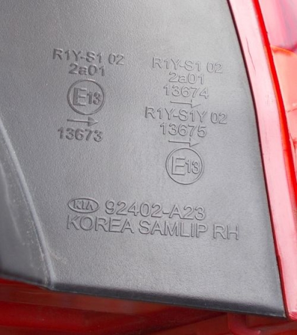 Kia - Cee´d - Kombi - (2012-) - Oświetlenie / Lampa tylna  prawa