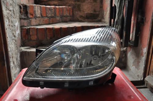 Citroen  - C 5 - (2000 - 2004) - Oświetlenie / Lampa przednia   lewa Xenon