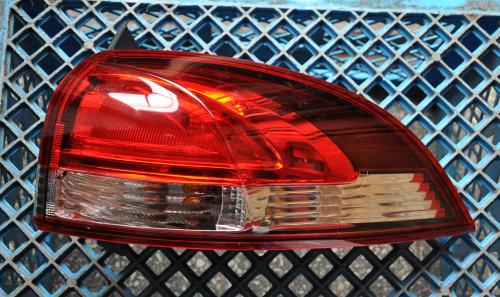 Renault - Clio - Kombi - (2013 - 2019) - Oświetlenie / Lampa tylna  prawa