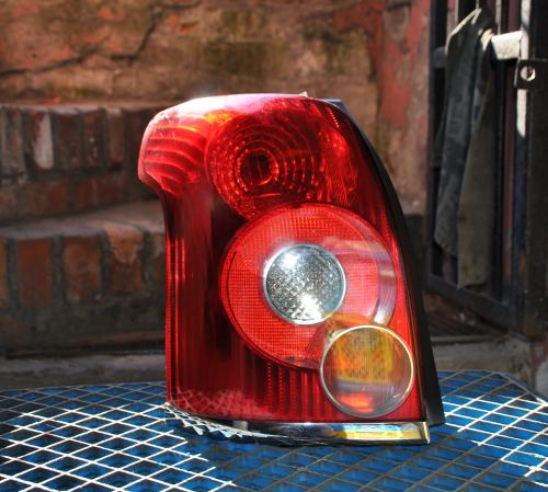 Toyota - Avensis - Kombi - (2006 - 2009) - Oświetlenie / Lampa tylna lewa