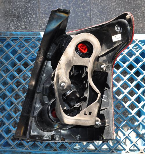 Toyota - Avensis - Kombi - (2006 - 2009) - Oświetlenie / Lampa tylna lewa