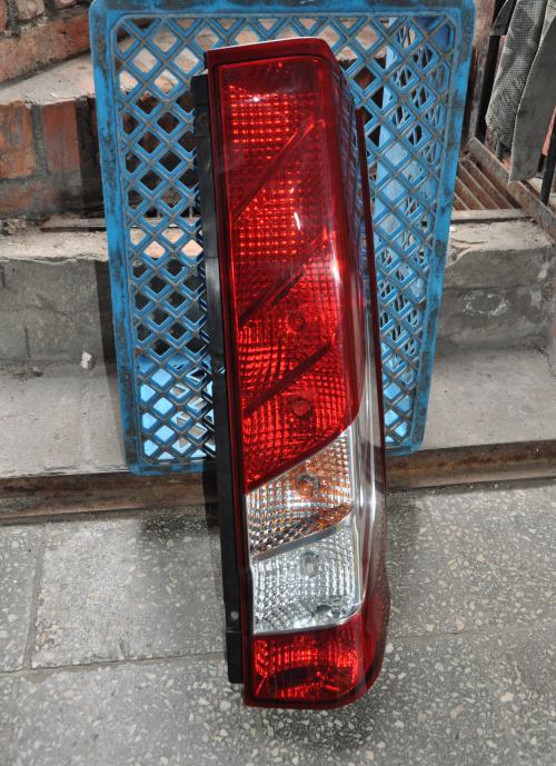 Iveco - Turbo Daily - (2011 - 2014) - Oświetlenie / Lampa tylna  prawa