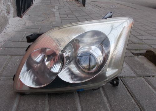 Toyota - Avensis - 5 drzwi - (2003 - 2006) - Oświetlenie / Lampa przednia   lewa Xenon