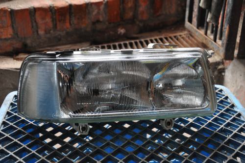 Audi - 90 - (1987 - 1991) - Oświetlenie / Lampa przednia prawa