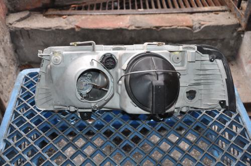 Audi - 90 - (1987 - 1991) - Oświetlenie / Lampa przednia prawa