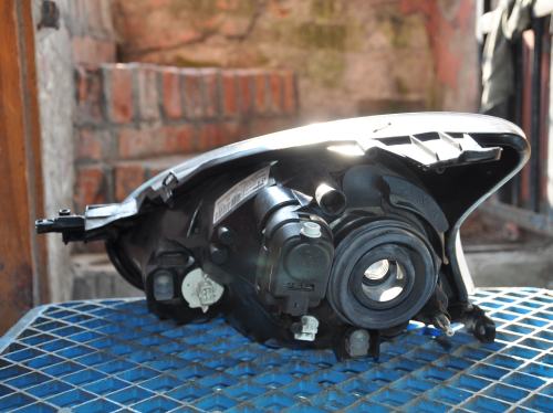 Toyota - Aygo - 3 drzwi - (2005 - 2009) - Oświetlenie / Lampa przednia prawa