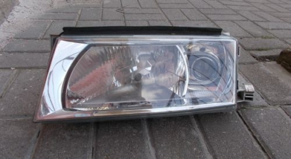 Skoda - Octavia - Kombi - (2000 - 2004) - Oświetlenie / Lampa przednia lewa