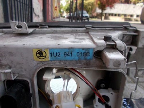 Skoda - Octavia - Kombi - (2000 - 2004) - Oświetlenie / Lampa przednia lewa