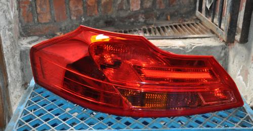 Opel - Insignia - Kombi - (2009 - 2013) - Oświetlenie / Lampa tylna lewa