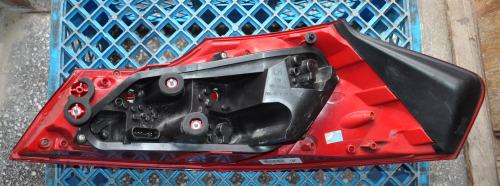 Opel - Insignia - Kombi - (2009 - 2013) - Oświetlenie / Lampa tylna lewa