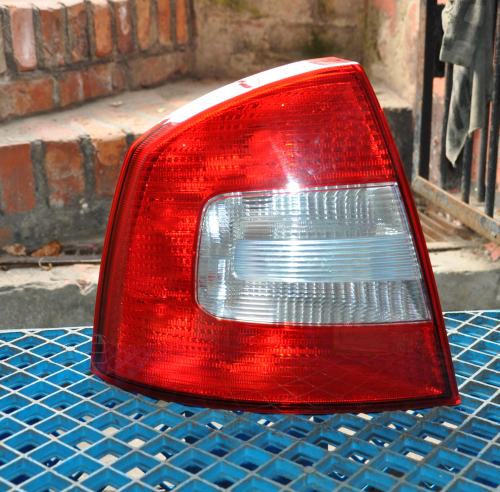 Skoda - Octavia - (2008 - 2013) - Oświetlenie / Lampa tylna lewa