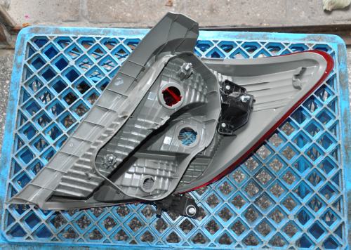 Toyota - Yaris - 3 drzwi - (2011 - 2014) - Oświetlenie / Lampa tylna lewa