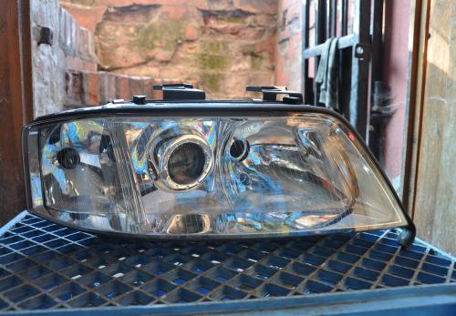 Audi - A6 - (1997 - 2001) - Oświetlenie / Lampa przednia prawa
