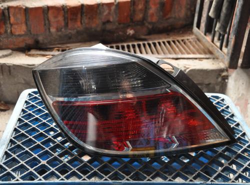 Opel - Astra - H - 5 drzwi - (2007 - 2014) - Oświetlenie / Lampa tylna lewa