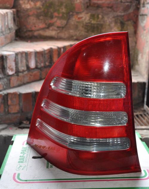 Mercedes-Benz - C-Klasa - W203 - Kombi - (2001 - 2004) - Oświetlenie / Lampa tylna lewa