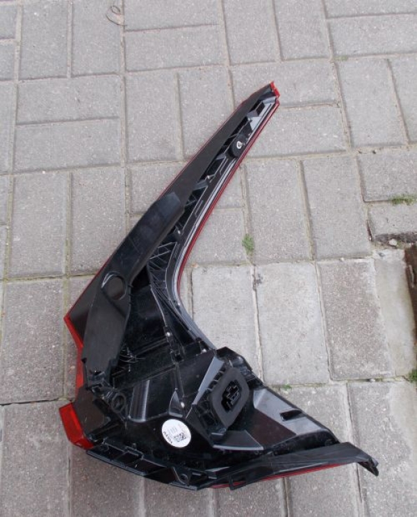 Volvo - XC 60 - (2017-) - Oświetlenie / Lampa tylna lewa