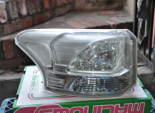 Mitsubishi - Outlander - (2012 - 2015) - Oświetlenie / Lampa tylna lewa