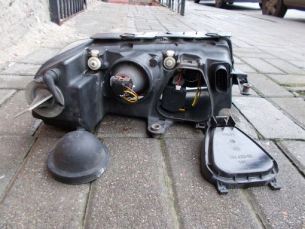 Volkswagen - Passat - (2000 - 2005) - Oświetlenie / Lampa przednia lewa