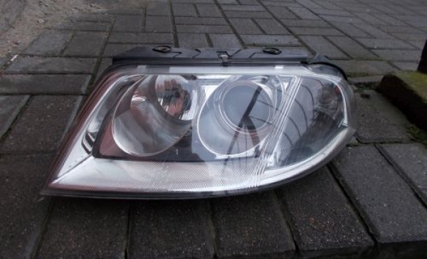 Volkswagen - Passat - Kombi - (2000 - 2005) - Oświetlenie / Lampa przednia lewa
