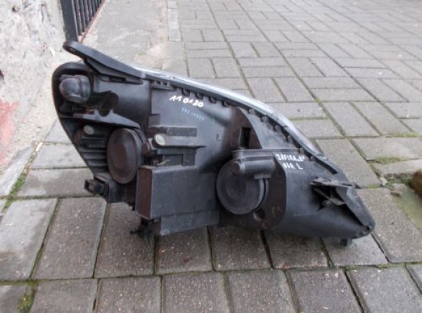 Opel - Zafira B - (2005 - 2008) - Oświetlenie / Lampa przednia prawa