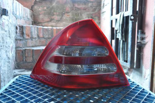 Mercedes-Benz - C-Klasa - W203 - (2000 - 2004) - Oświetlenie / Lampa tylna lewa