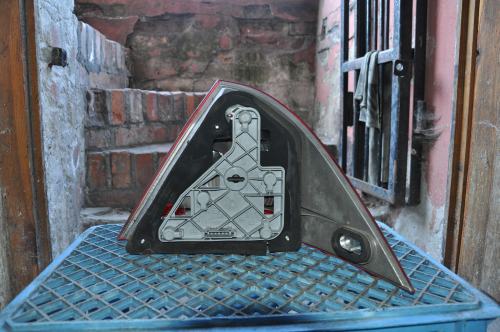 Mercedes-Benz - C-Klasa - W203 - (2000 - 2004) - Oświetlenie / Lampa tylna lewa