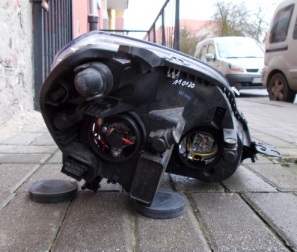 Opel - Zafira B - (2005 - 2008) - Oświetlenie / Lampa przednia prawa