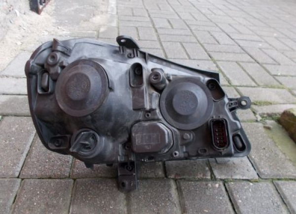 Volkswagen - Polo - 3 drzwi - (2005 - 2009) - Oświetlenie / Lampa przednia prawa