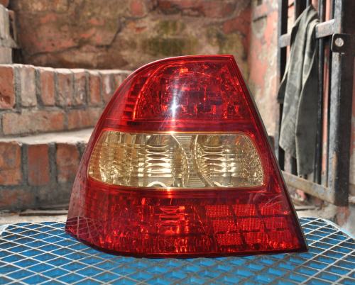 Toyota - Corolla - 4 drzwi - (2002 - 2004) - Oświetlenie / Lampa tylna lewa