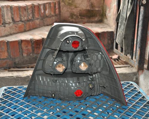 Toyota - Corolla - 4 drzwi - (2002 - 2004) - Oświetlenie / Lampa tylna lewa