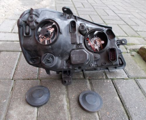 Volkswagen - Polo - 5 drzwi - (2005 - 2009) - Oświetlenie / Lampa przednia prawa