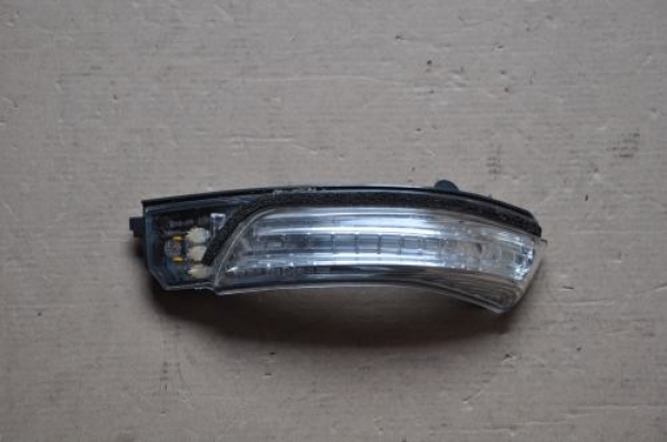 Toyota - Avensis - 4 drzwi - (2009 - 2012) - Lusterka / Kierunkowskaz w lusterku lewy