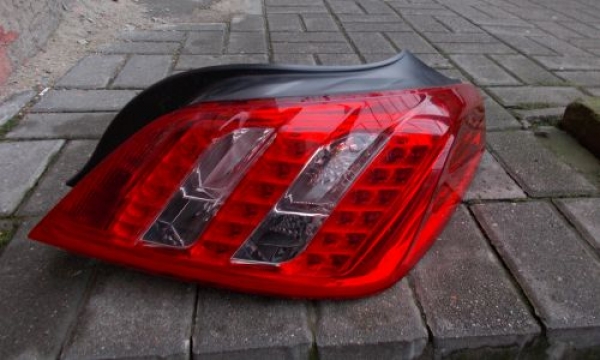Peugeot - 508 - 4 drzwi - (2010 - 2014) - Oświetlenie / Lampa tylna  prawa