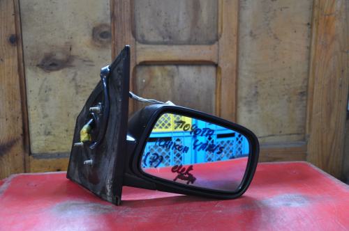 Toyota - Yaris - 5 drzwi - (1998 - 2003) - Lusterka /  Prawe elektryczne