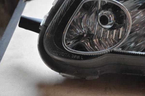 Toyota - Yaris - 5 drzwi - (2003 - 2006) - Oświetlenie / Lampa przednia lewa